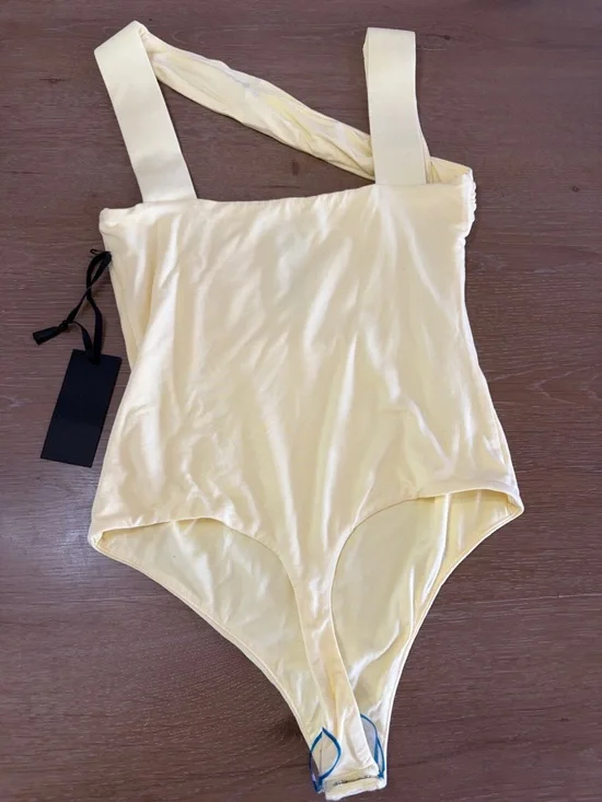 H:ours Yellow One-Shoulder Thong Bodysuit (Sold at Revolve) - Picture 6 of 8